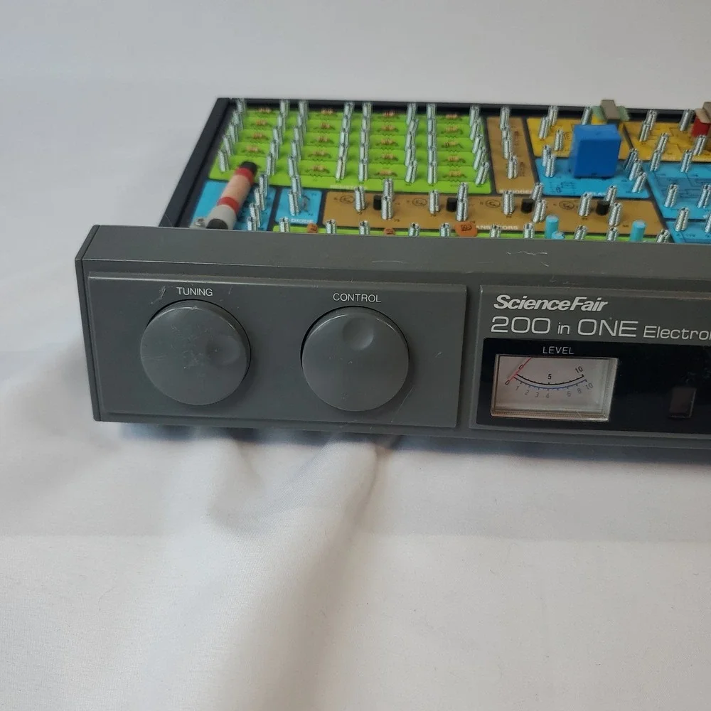 Radio Shack Science Fair 200 In One Electronic Project Lab Kit 28-265